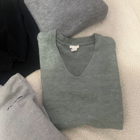 Sweater Bundle ~ 3 Fall Sweaters & Classic Gray Hoodie ~ Great Condition - Picture 2 of 15